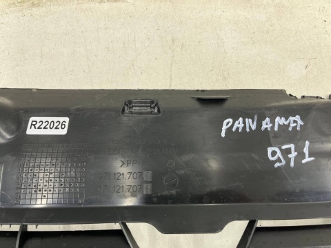 Osłona chłodnicy Porsche Panamera II 971 HYBRYDA 16-20r. kierownica powietrza pasa przedniego ramka wlot atrapy 971121707e