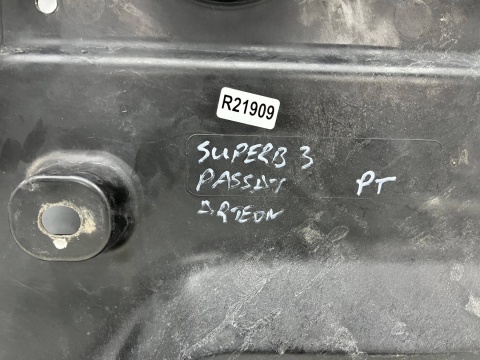 Osłona podwozia VW Passat B8 Superb 3 III Arteon 15-24r. PRAWA tylna osłona dolna płyta oryginalna 3q0825102a