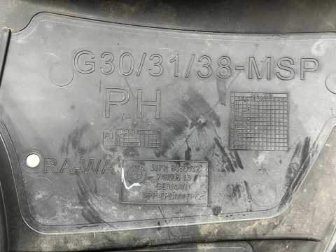 Nadkole BMW 5 G30 G31 17-24r. M-Pakiet PRAWE przednie osłona trójkąt pod zderzak ORYGINAL prawy przód 8060032