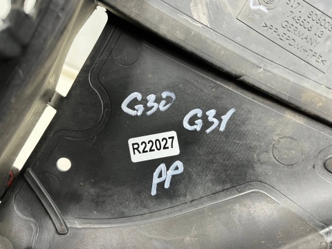 Nadkole BMW 5 G30 G31 17-24r. M-Pakiet PRAWE przednie osłona trójkąt pod zderzak ORYGINAL prawy przód 8060032