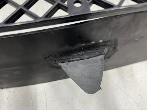 Osłona chłodnicy Maserati Ghibli 13-24r. kierownica powietrza pasa przedniego wlot atrapy kratka tylna