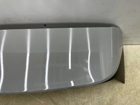 Spoiler Porsche Cayenne III 9y 17r.- kolor M9A lotka na dach klapy bagażnika 9y0827937