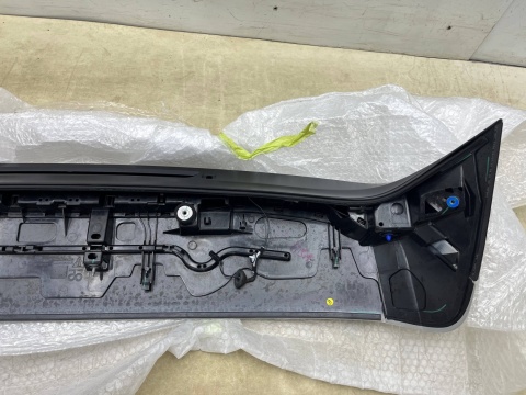 Spoiler Porsche Cayenne III 9y 17r.- kolor M9A lotka na dach klapy bagażnika 9y0827937