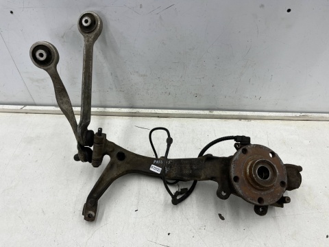 Zwrotnica VW Passat B5 Audi A6 C5 A4 B5 Superb 96-05r. piasta prawa przednia czujnik ABS prawy przód 8d0407258