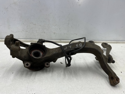 Zwrotnica VW Passat B5 Audi A6 C5 A4 B5 Superb 96-05r. piasta prawa przednia czujnik ABS prawy przód 8d0407258