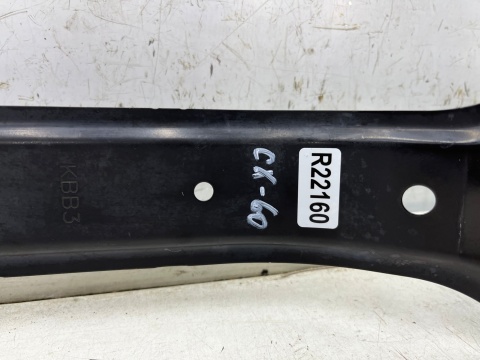 Pas przedni Mazda CX-60 CX60 22r.- środkowe przednie mocowanie pasa łącznik wspornik rygiel zaczep zamka maski przód