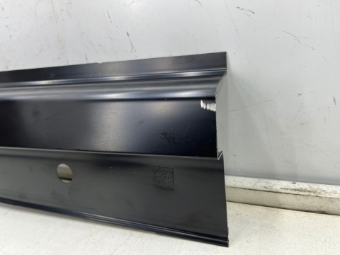 Poszycie Macan I 95b 14r.- LEWY przedni próg dolny słupek ćwiartka NOWE ORYGINALNE lewy środek