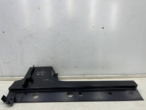 Poszycie Macan I 95b 14r.- LEWY przedni próg dolny słupek ćwiartka NOWE ORYGINALNE lewy środek