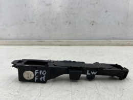 Ślizg BMW F10 F11 10-17r. lewe mocowanie nakładki ozdobnej błotnika przedniego lewy przód 7336645