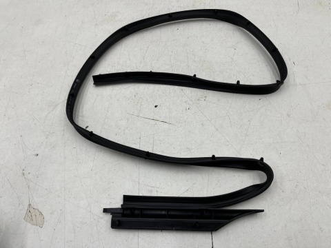 Uszczelka Renault Scenic 4 IV 16-22r. NOWA dolna gumowa uszczelka prawych tylnych drzwi prawy tył 828383716r