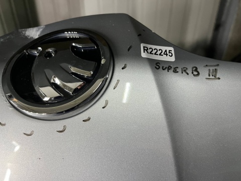 Maska Skoda Superb 3 III 15-24r. pokrywa silnika 3V0823155A