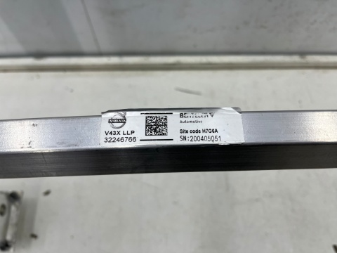 Belka zderzaka Volvo S60 III sedan V60 II kombi 18-24r. przednie dolne wzmocnienie zderzaka pasa dolna belka chłodnicy przód