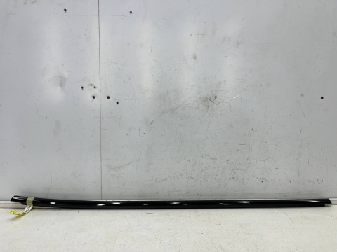 Listwa Skoda Enyaq iV 20r.- prawa tylna listwa zgarniająca uszczelka zewnętrzna szyby drzwi prawy tył