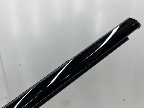 Listwa Skoda Enyaq iV 20r.- prawa tylna listwa zgarniająca uszczelka zewnętrzna szyby drzwi prawy tył