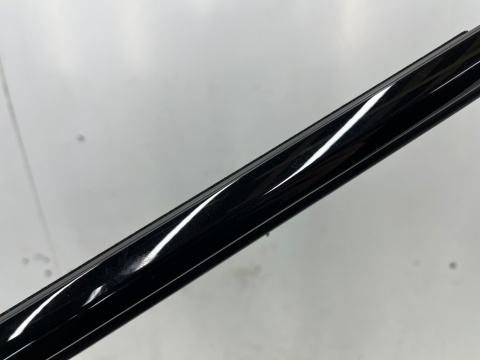 Listwa Skoda Enyaq iV 20r.- prawa tylna listwa zgarniająca uszczelka zewnętrzna szyby drzwi prawy tył