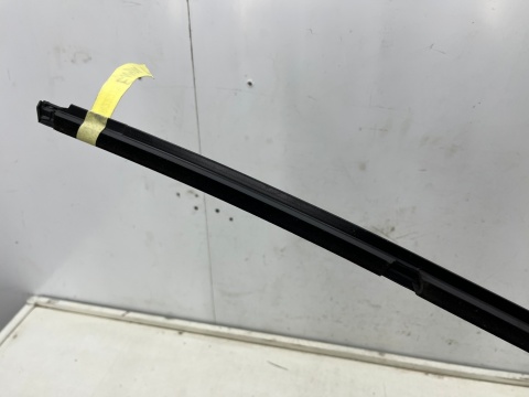 Listwa Skoda Enyaq iV 20r.- prawa tylna listwa zgarniająca uszczelka zewnętrzna szyby drzwi prawy tył