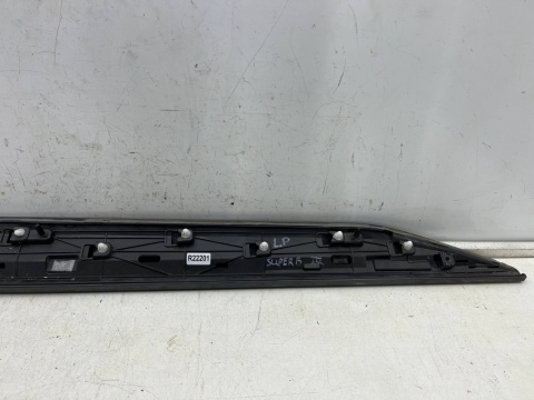 Listwa Skoda Superb 3 III sedan kombi SPORTLINE 15-24r. lewa przednia listwa dolna drzwi lewy przód 3v0854939