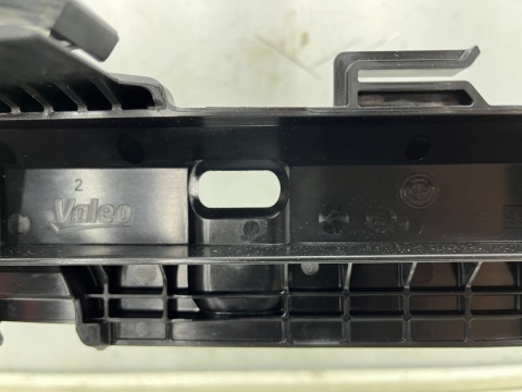 Mocowanie chłodnicy BMW 3 G20 G21 Z4 G29 18r.-  NOWY prawy wspornik panel boczna chłodnic pasa Oryginalne 8666839