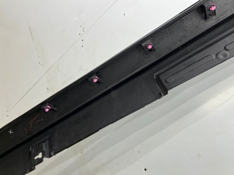 Nakładka progu Mazda 3 IV BP 19r.- prawa listwa progowa zewnętrzna prawy próg bcjh-51p41