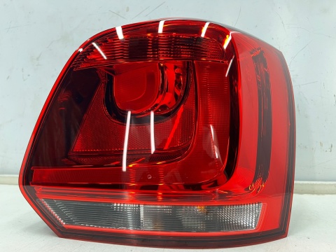 Lampa VW Polo V 6r 09-14r. NOWA prawa tylna w błotnik oryginalna prawy tył EUROPA