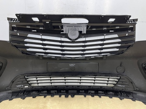 Zderzak przedni Opel Vivaro B 14-19r. przód 620228716R