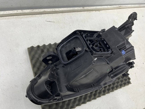 Lampa reflektor Peugeot 308 II T9 13-21r. PRAWA przednia FULL LED Europa prawy przód 9677832380