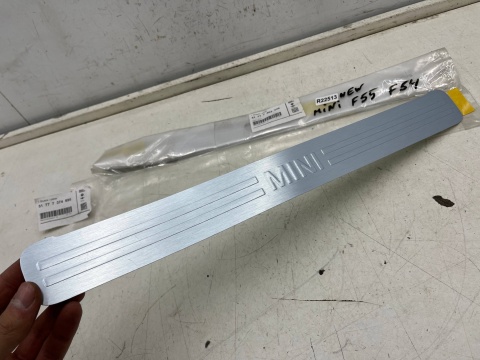 Nakładka progu Mini Cooper F55 5D Clubman F54 15-24r. NOWA lewa prawa przednia nakładka na listwe progową wewnętrzną z naklejką