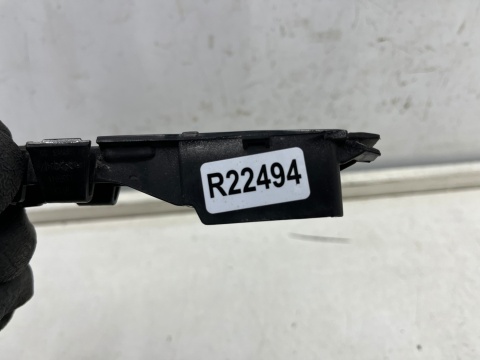 Ślizg BMW F07 13-17r. LIFT lewe mocowanie nakładki ozdobnej błotnika przedniego lewy przód 7336643