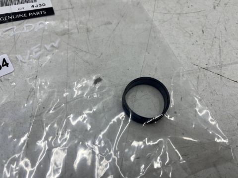 Uszczelka Mazda NOWY Oring uszleniajacy na rurke wlewu do zbiorniczka spryskiwaczy na płyn do szyby kd35-67-491