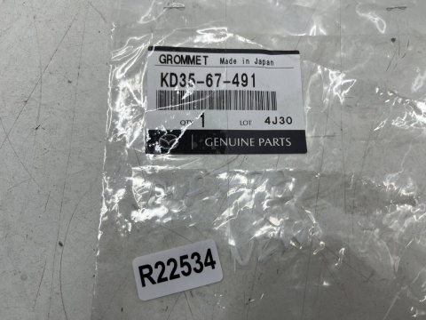 Uszczelka Mazda NOWY Oring uszleniajacy na rurke wlewu do zbiorniczka spryskiwaczy na płyn do szyby kd35-67-491