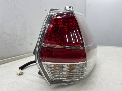 Lampa Nissan X-Trail III T32 Rogue 13-17r. Przedlift PRAWA tylna w błotnik oryginalna prawy tył EUROPA Koito 220-17939