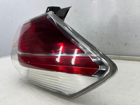 Lampa Nissan X-Trail III T32 Rogue 13-17r. Przedlift PRAWA tylna w błotnik oryginalna prawy tył EUROPA Koito 220-17939