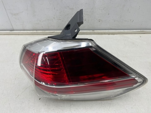 Lampa Nissan X-Trail III T32 Rogue 13-17r. Przedlift PRAWA tylna w błotnik oryginalna prawy tył EUROPA Koito 220-17939