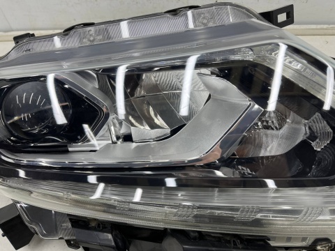 Lampa reflektor Nissan X-Trail III T32 Rogue 13-17r. Przedlift prawa przednia FULL LED Europa oryginal nieuszkodzona prawy przód