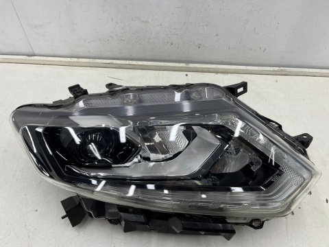 Lampa reflektor Nissan X-Trail III T32 Rogue 13-17r. Przedlift prawa przednia FULL LED Europa oryginal nieuszkodzona prawy przód