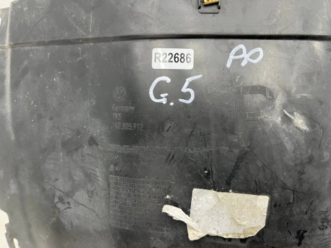 Nadkole VW Golf V 5 Golf Plus 03-09r. prawe przednie trójkąt pod zderzak nosek osłona prawy przód 1k0805912