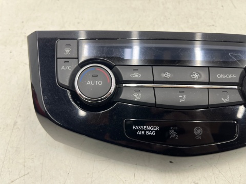 Panel klimatyzacji Nissan X-Trail III T32 Rogue Qashqai II j11 13-21r. sterowania nawiewem wentylacją climatronic 275004ea0a