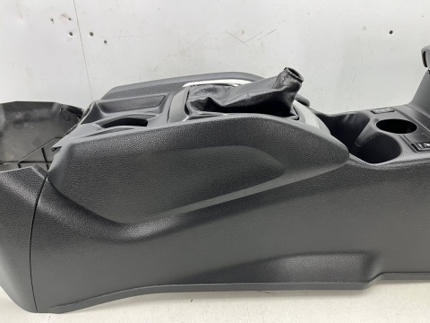 Tunel środkowy Nissan X-Trail III T32 Rogue 13-21r. podłokietnik obudowa uchwyty na kubki mieszek lewarka