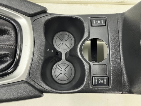 Tunel środkowy Nissan X-Trail III T32 Rogue 13-21r. podłokietnik obudowa uchwyty na kubki mieszek lewarka