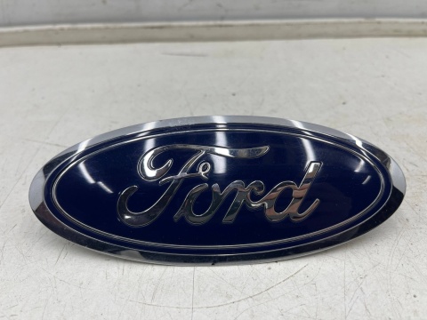 Znaczek Ford Kuga MK3 20-24r. przedni znaczek zderzaka atrapy maski emblemat przód ORYGNALNY lj6b-8b262-aa