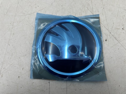 Znaczek Skoda Octavia IV 4 19r.- NOWY znaczek maski emblemat na przedni zderzak przód ORYGNALNY 5e3853621cfod