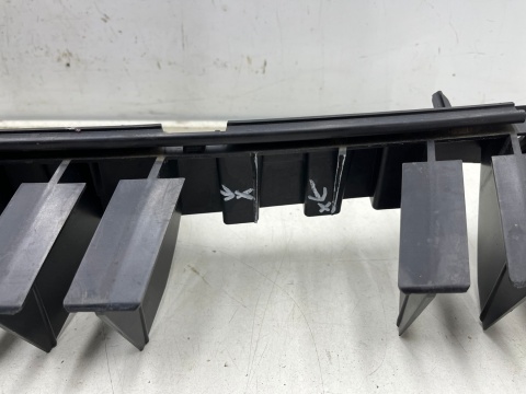 Absorber zderzaka Peugeot 308 II T9 SW kombi 13-17r. tylne wzmocnienie belka plastikowa ślizg środkowy tył 9800981980