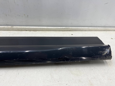 Listwa Audi Q2 GA 2016r.- PRAWA przednia dolna nakładka drzwi kolor LX7L prawy przód 81a853960b