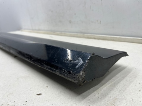 Listwa Audi Q2 GA 2016r.- PRAWA przednia dolna nakładka drzwi kolor LX7L prawy przód 81a853960b