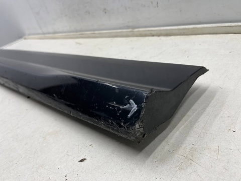 Listwa Audi Q2 GA 2016r.- PRAWA przednia dolna nakładka drzwi kolor LX7L prawy przód 81a853960b