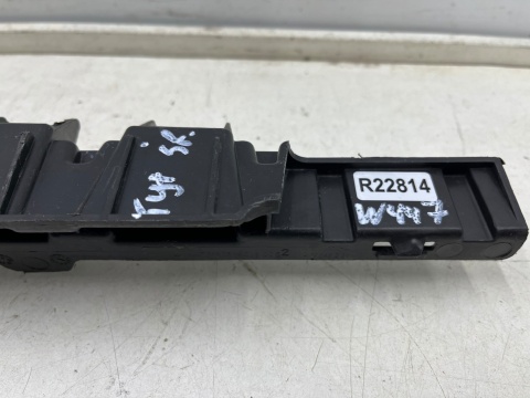 Ślizg Mercedes Vito w447 14r.- tylne środkowe mocowanie wspornik uchwyt zderzaka a4478850516