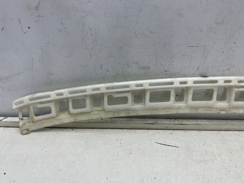 Ślizg Skoda Yeti 09-17r. tylny środkowy wspornik mocowanie zderzaka wzmocnienie 5l6807385