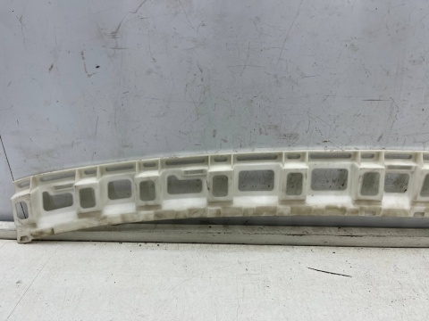 Ślizg Skoda Yeti 09-17r. tylny środkowy wspornik mocowanie zderzaka wzmocnienie 5l6807385