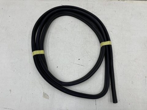 Uszczelka Nissan X-Trail III T32 Rogue 13-21r. guma prawych przednich drzwi prawy przód NIEUSZKODZONA