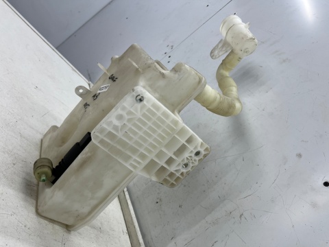 Zbiorniczek spryskiwaczy VW Caddy Golf Touran Audi A3 Leon Octavia 03-15r. zbiornik na płyn do szyby na jedną pompkę silniczek